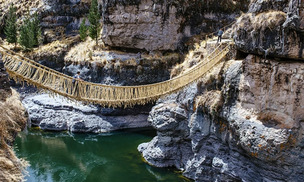 Foto-3-Bridge-Qeswachaka-quechua-communities-Cuzco.