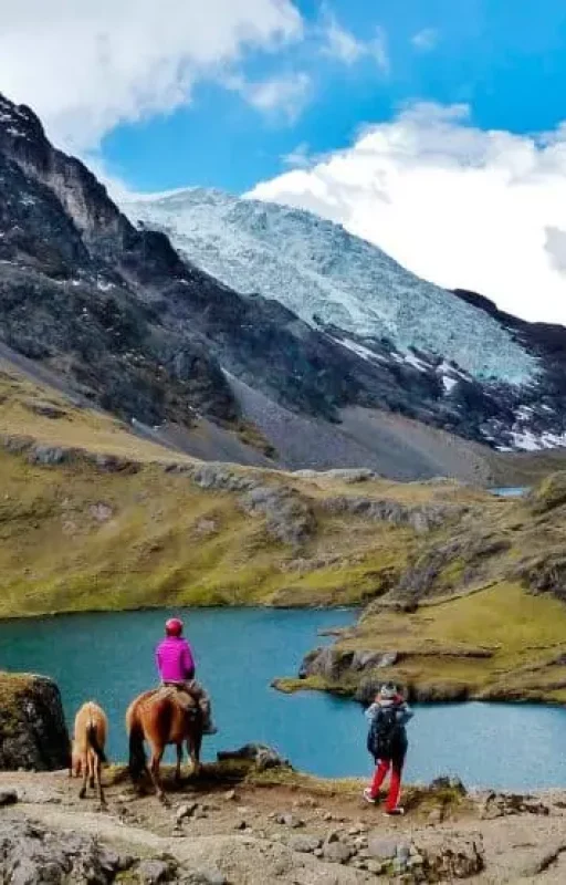 tour-7-lagunas-del-ausangate-cuzco-870x555